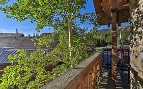 Spacious Breckenridge Condo Walk To Ski Lifts!